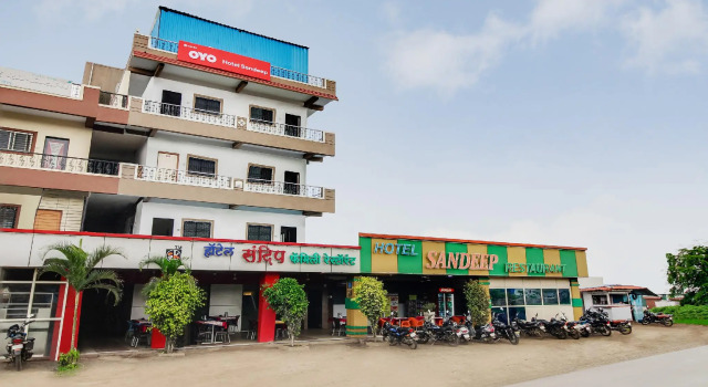 OYO 43680 Hotel Sandeep