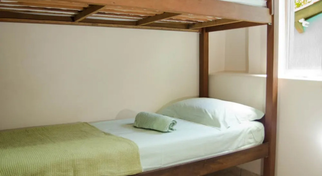 Кровать в общем номере (мужской номер) Ilha Hostel