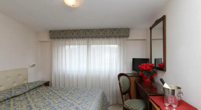 Двухместный номер Economy Mondial Park Hotel