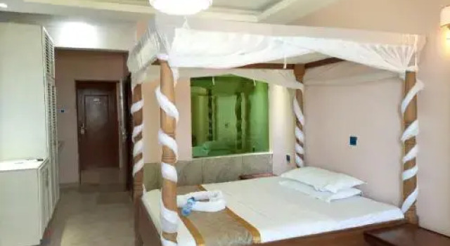 Eden Palms Resort