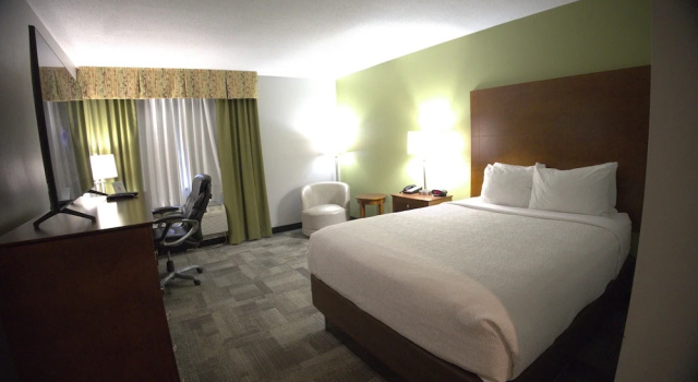 Люкс Greenfield Inn & Suites Elizabethtown, KY I65 Exit 94