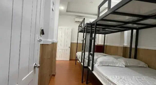 Кровать в общем номере Hotel Minh Hang