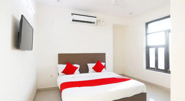 OYO 61722 Rajmahal Residency Hotel, Забронировать Отель Бхивади штат Харьяна