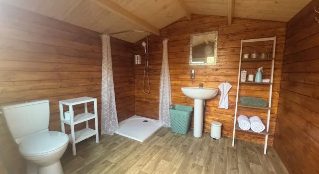 Тент с видом на реку Au Domaine du Prédieu