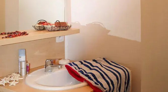 8-guests Holiday Home in Cassen, Reservar Hotel Cassen 