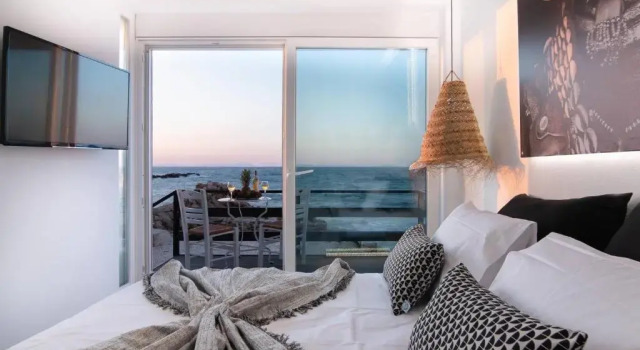 Portara Seaside Luxury Suites