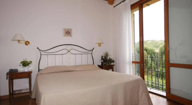 Agriturismo Borgo delle Vigne, Забронировать Фермерский дом Отели провинции Болоньи с парковкой, Парковка