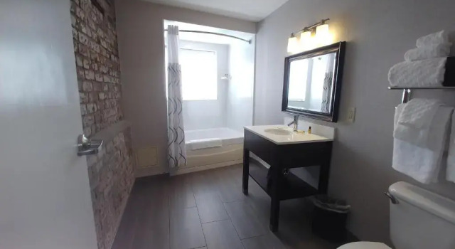 Четырёхместный полулюкс Best Western Plus St. Christopher Hotel