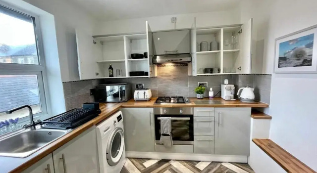 Апартаменты с 2 комнатами Town Centre Entire Property, Very Close to Sea & Restaurants, 2 King Size Beds