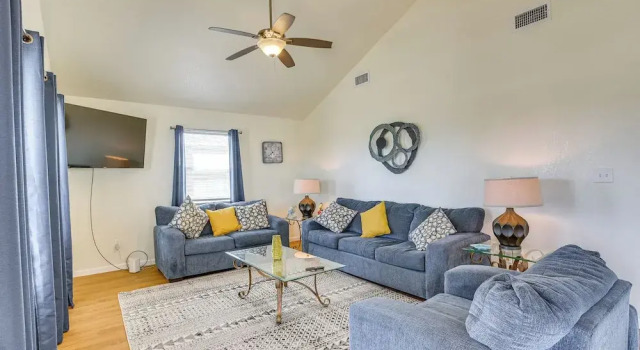 Коттедж Walk to Beach: Gulf-view Home in Surfside Beach!