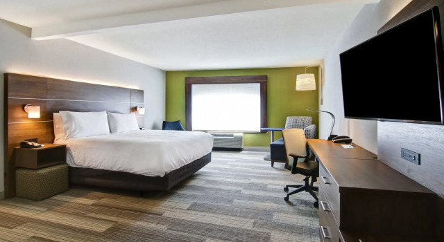 Двухместный люкс Holiday Inn Express Hotel & Suites Toronto - Markham by IHG