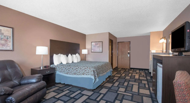 Двухместный номер Standard Days Inn by Wyndham Watertown