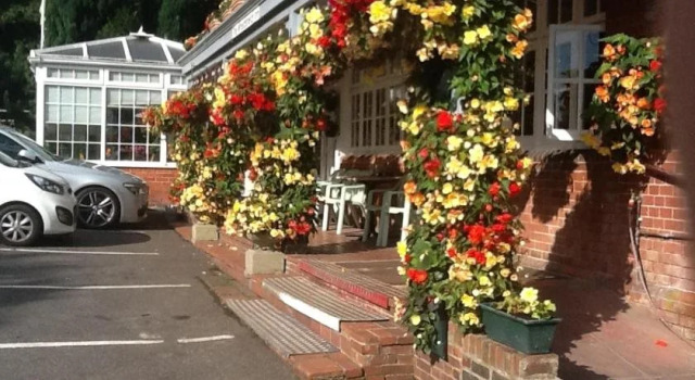 The Wheatsheaf Inn, Забронировать Отель Отели Суррей Хиллс с парковкой, Парковка