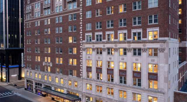 DoubleTree Suites by Hilton Hotel Detroit Downtown - Fort Shelby