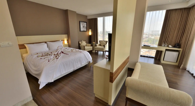 Люкс Hotel California Bandung