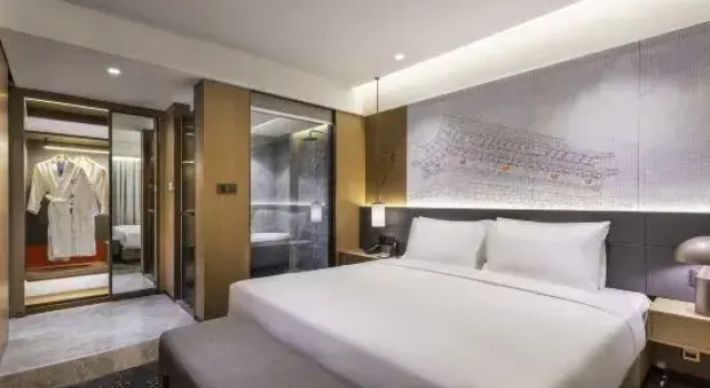 Люкс Executive Novotel Xian The Bell Tower-Walking Bell Tower and Musilim Street