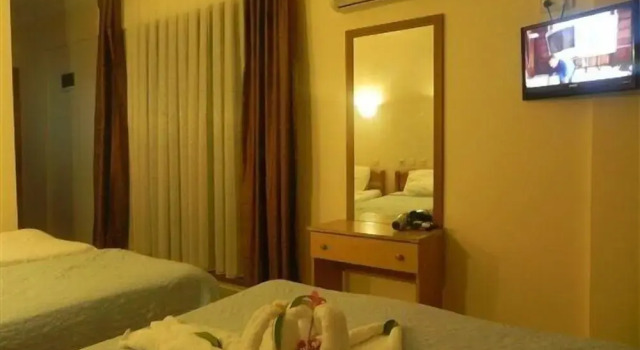 Трёхместный номер Standard с балконом Star Hotel