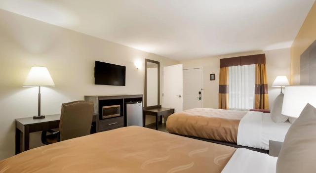 Четырёхместный номер Standard Quality Inn & Suites Greensboro near Lake Oconee