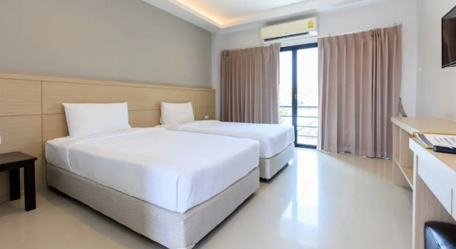 Двухместный номер Standard с балконом Baan Phor Phan Hotel