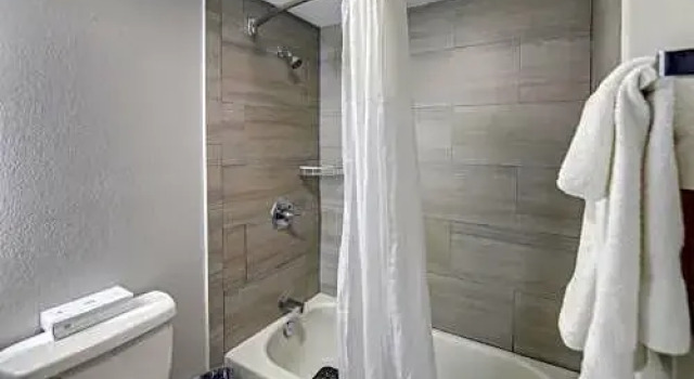 Четырёхместный номер Standard Emerald Coast Inn & Suites