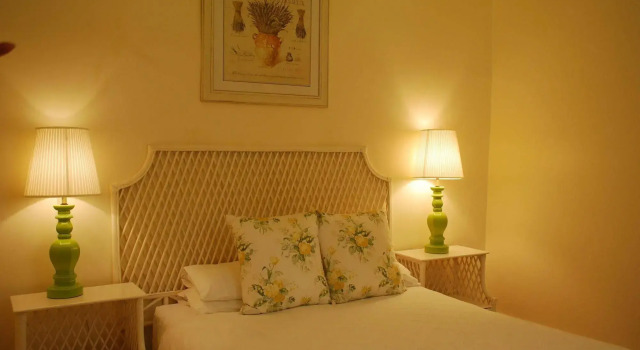 Mayfield Vineyard, Prenota Hotel Orange 