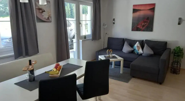 Ferienwohnung Höllrigl, Prenota Hotel Hotel a Tirolo con parcheggio, Parcheggio