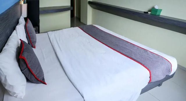 Люкс Deluxe Super OYO Townhouse OAK Hotel Fiducia Pondok Gede