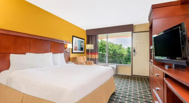 Номер Standard Days Inn by Wyndham Knoxville East