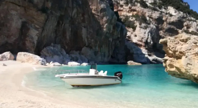 Camera a Dorgali al B&B Sa Madalena, Забронировать Отель «постель и завтрак» Отели Залива Орозеи с парковкой, Парковка