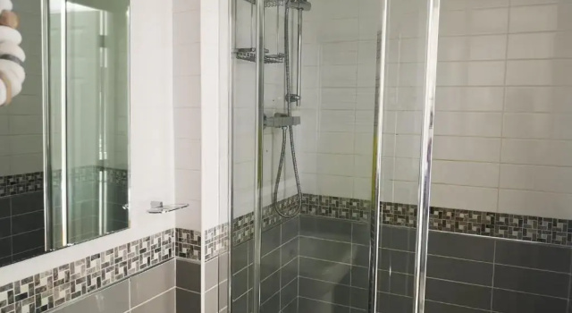 Люкс Deluxe BIENVENUE in NEWHAVEN Luxury superking OR standard OR budget rooms