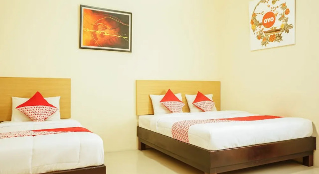 Люкс Superior RedDoorz Syariah At Namira Hotel