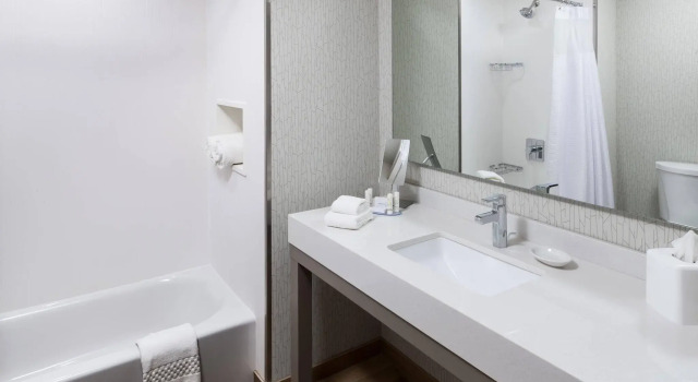 Четырёхместный номер Standard Отель Courtyard by Marriott Fort Worth Historic Stockyards