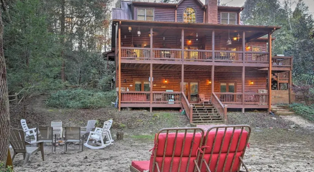 Коттедж с 5 комнатами с балконом Private Cartecay River Home w/ Hot Tub & Game Room