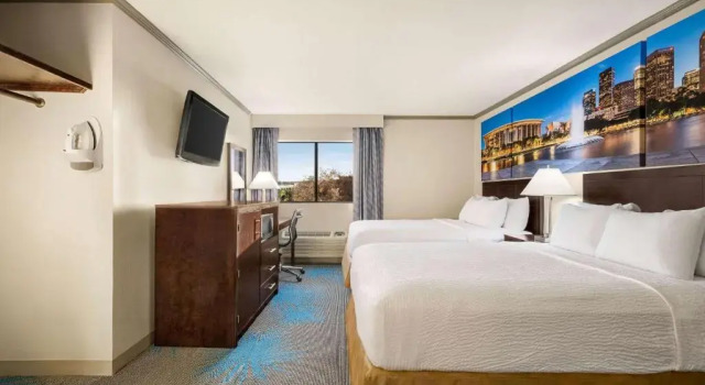 Четырёхместный номер Standard Baymont by Wyndham Monterey Park