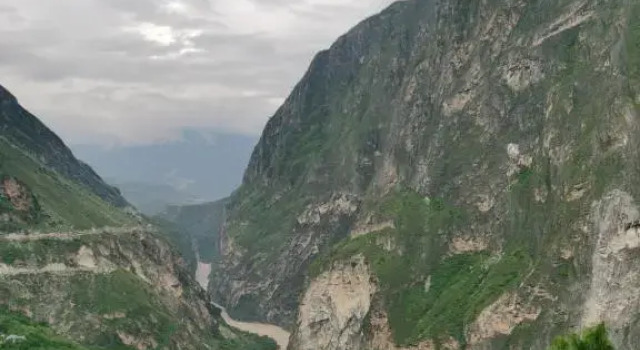 Люкс TIBET Guest house 虎跳峡卓玛客栈