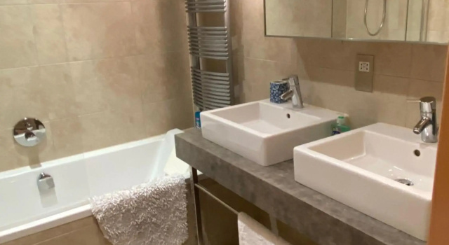 Swimming pools Apartment in Ocean Village - 2 bed 2 bath Rock view