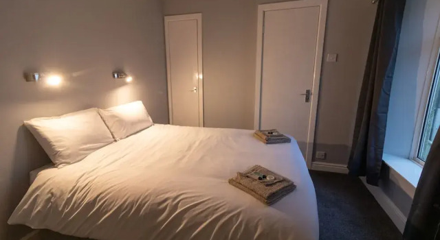 The Starlux Hotel, Rezervați Hotel Hoteluri de 3 stele în Merseyside, 3*