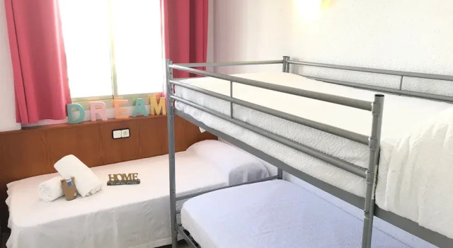 T&H Novelty 415 Family Apartment, Забронировать Апартаменты/квартира Отели Tarragonès с парковкой, Парковка