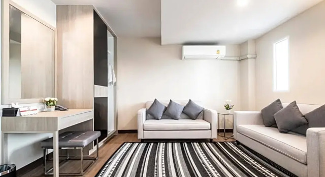 Двухместный люкс с балконом Sinsuvarn Airport Suite Hotel