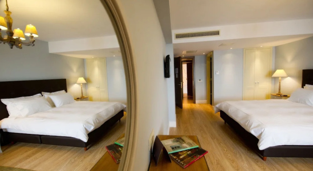 Люкс с 2 комнатами с видом на озеро Mir Boutique Hotel