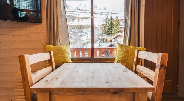 Четырёхместный номер Comfort с балконом Hotel Les Lutins