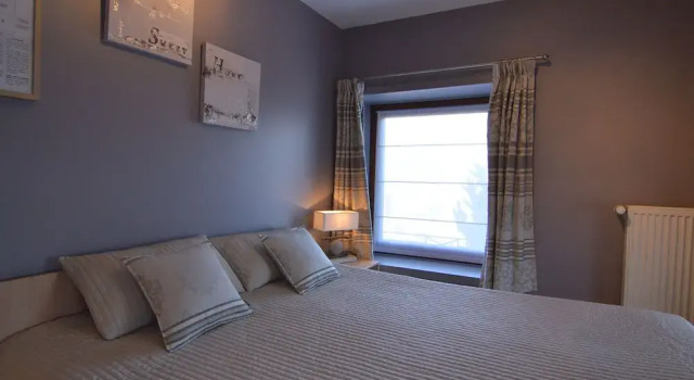 Spacious Holiday Home in Waimes With Heated Indoor Pool, Rezervovat Hotel Hotely v Lutych s parkováním, Parkování