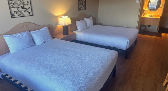 Номер Deluxe Travelodge by Wyndham Drummondville
