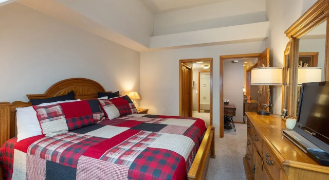 2130 The Pines 1 Bedroom Condo by RedAwning