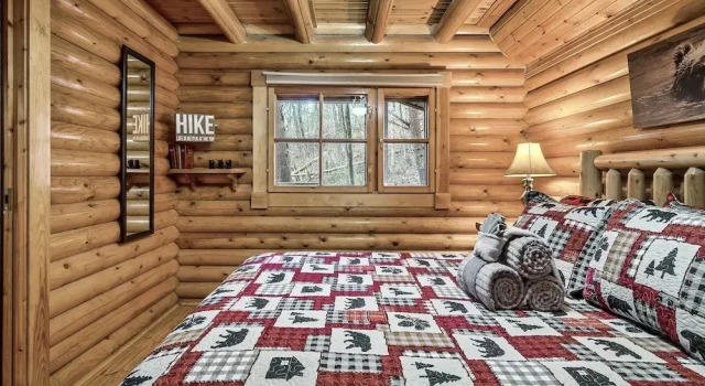 Gnome Alone, Забронировать Отель Севьервилл Great Smoky Mountains National Park, рядом с Sevierville Historic Walking Trail