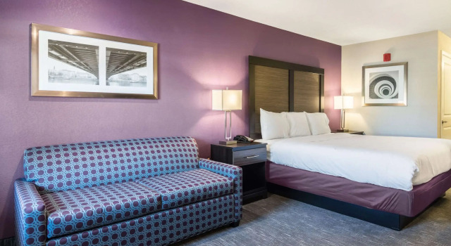 Econo Lodge Inn & Suites North Little Rock near Riverfront, Забронировать Отель Литтлрок Арканзас, рядом с Театр Рона Робинсона