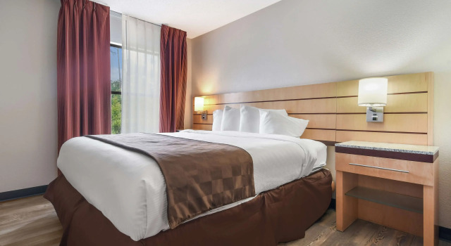 SureStay Plus by Best Western Tarboro-Kingsboro, Забронировать Отель Тарборо Северная Каролина