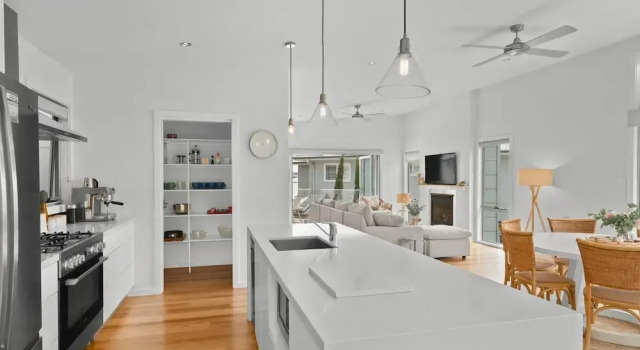 Luxurious 5-bed Home by Avoca Beach