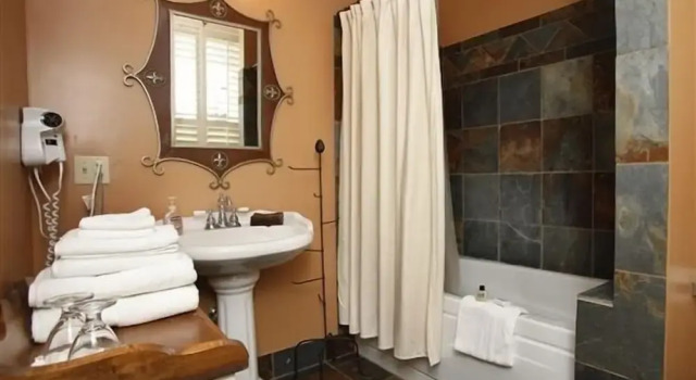 Номер Standard Market Street Inn