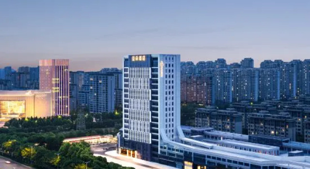 YanTai Longkou Longhu Tianjie Gangcheng Avenue Atour Hotel, Забронировать Отель Отели Яньтай с парковкой, Парковка